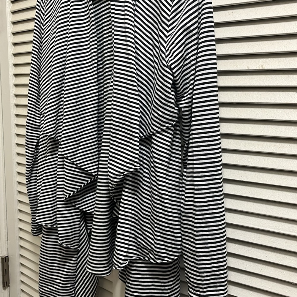 Women’s black and white corrigan - Picture 2 of 5